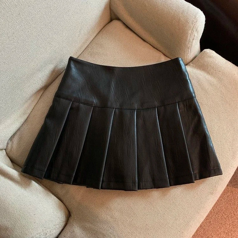 buckle Leather pleated mini skirt