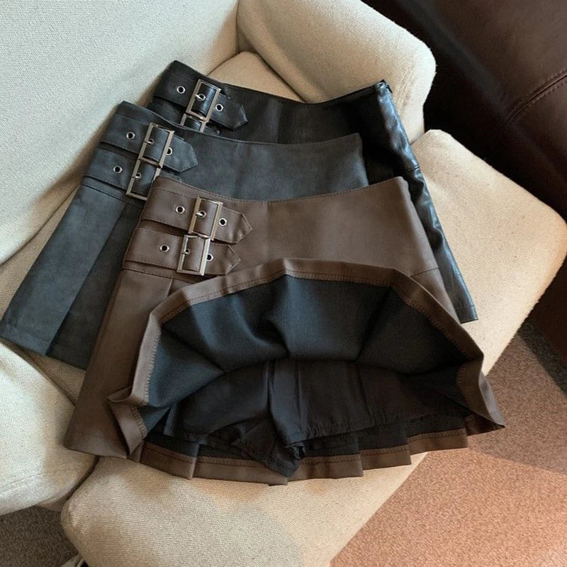 buckle Leather pleated mini skirt